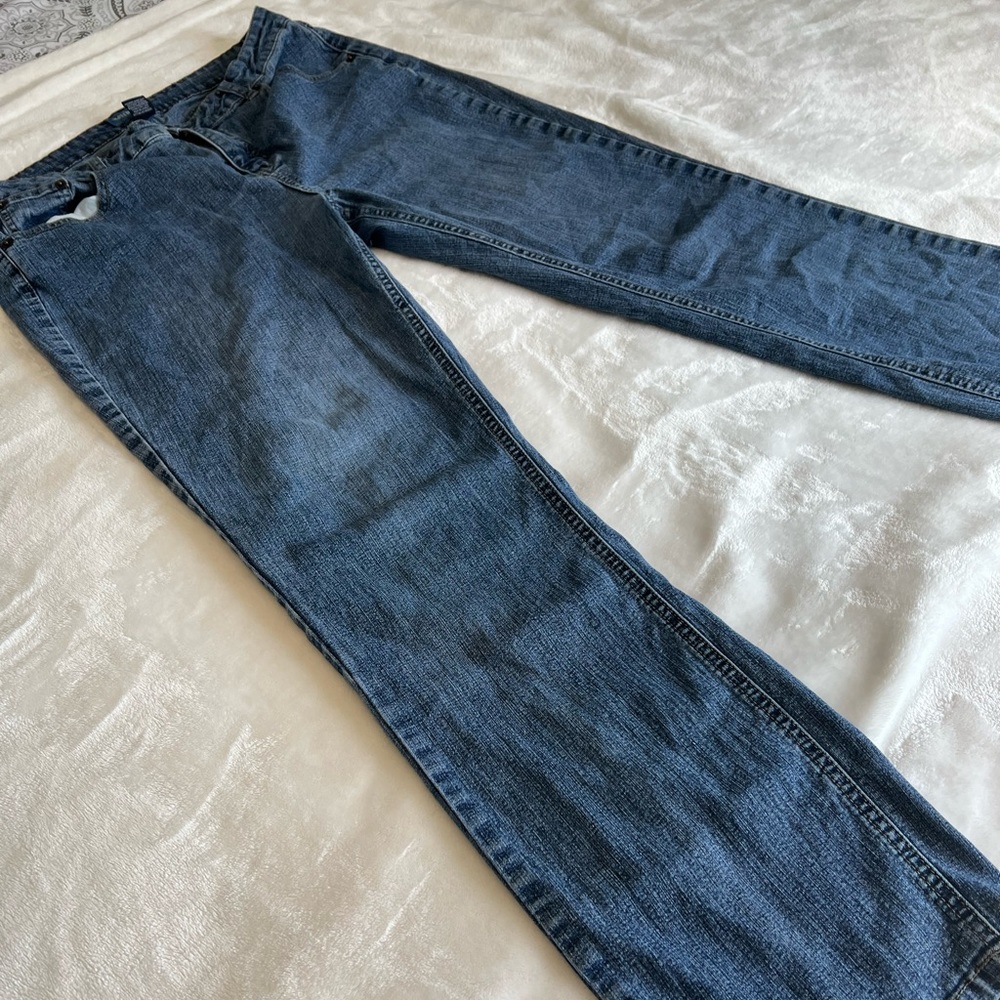 Mid-Wash, Straight Leg Jeans, Pattern on Back Pockets